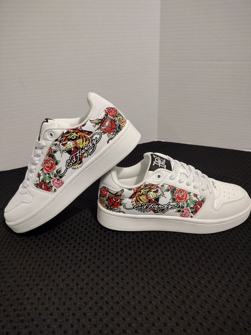 Ed Hardy Women's White Floral Tiger Low-Top Sneakers size 7 fits 6.5